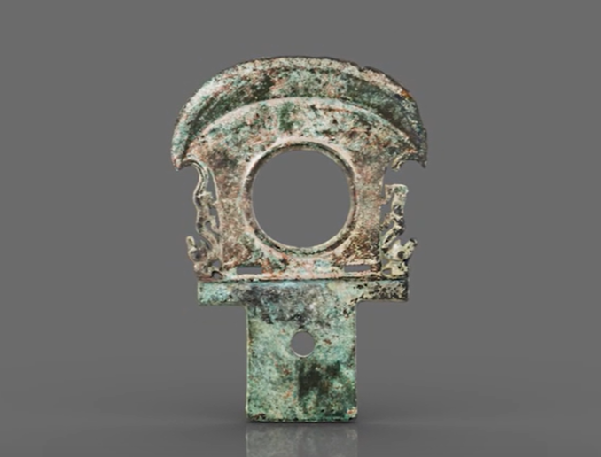 @河南博物院 透雕夔龙纹钺